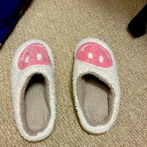 These are the preppy smiley face pink slippers